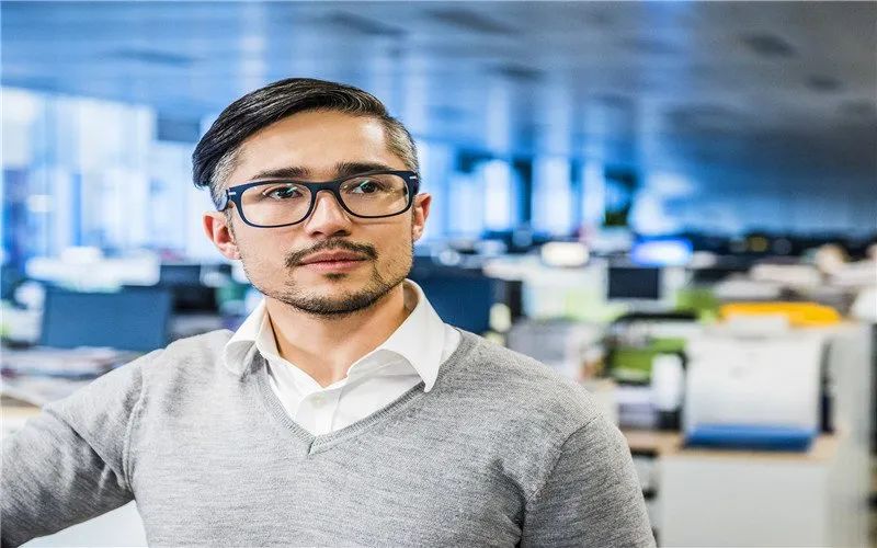 明明手里没钱,为什么有些中年人还想着创业呢?深度解析!