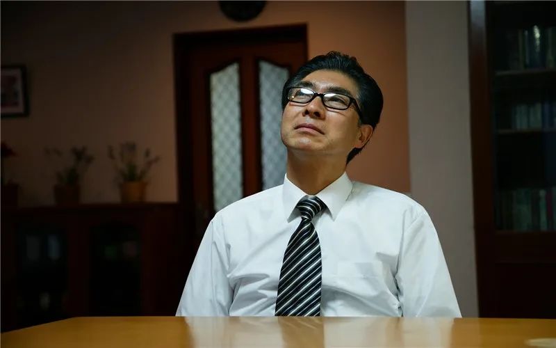 明明手里没钱,为什么有些中年人还想着创业呢?深度解析!