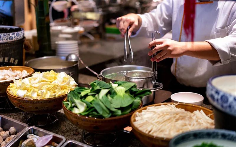 现在除了上班,一个人做什么,有可能实现月收入2万以上?