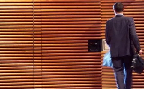 普通人没有钱,如何起步创业呢?非常简单