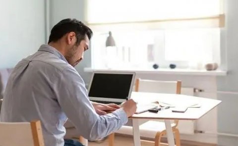 现在除了上班，一个人做什么，有可能实现月收入2万以上？