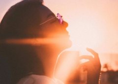 如何利用剪映app一键更换视频动态背景,实现无缝转场?案例+全流程解析